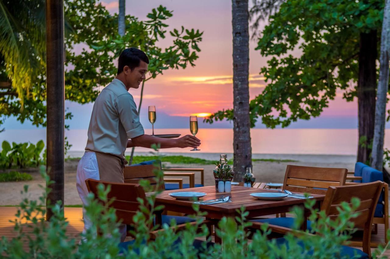 Outrigger Khao Lak Beach Resort - Sha Extra Plus Dış mekan fotoğraf Sunset at the Beach Club