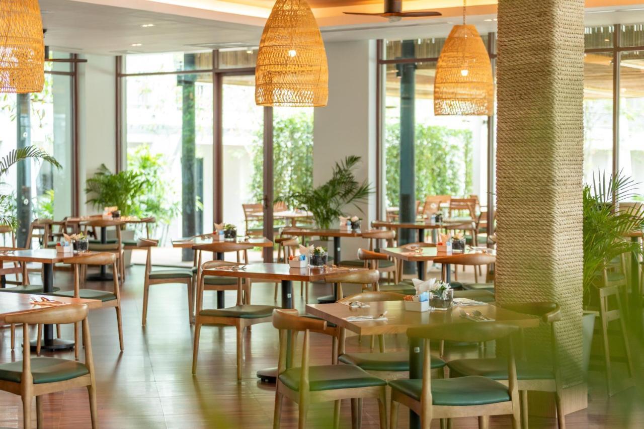 Outrigger Khao Lak Beach Resort - Sha Extra Plus Dış mekan fotoğraf The restaurant
